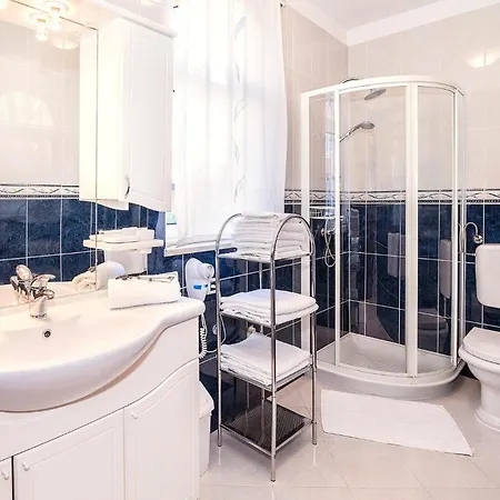 In - Malinska With Kitchen Apartman