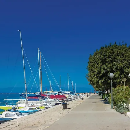 In - Malinska With Kitchen Porat (Krk)